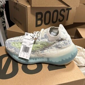 Easy boost 380 size 5 brand new with tags